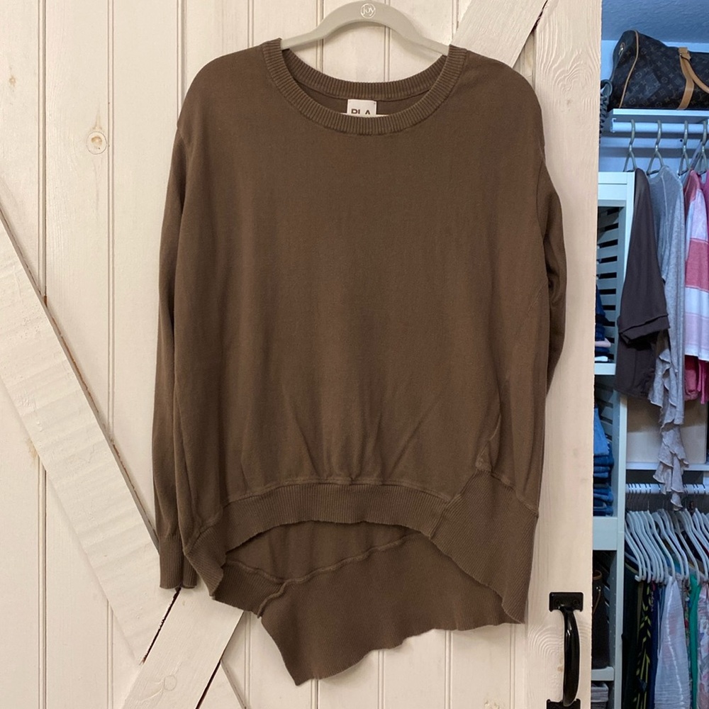 PLANET sweater…. If you know PLANET, this is for you 🤎